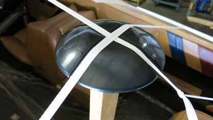 Toppplate for støtte strammebånd