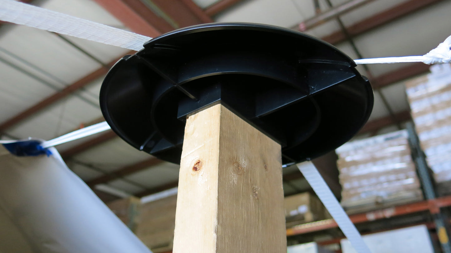 Toppplate for støtte strammebånd